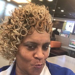 Meet your Posher, Deneen